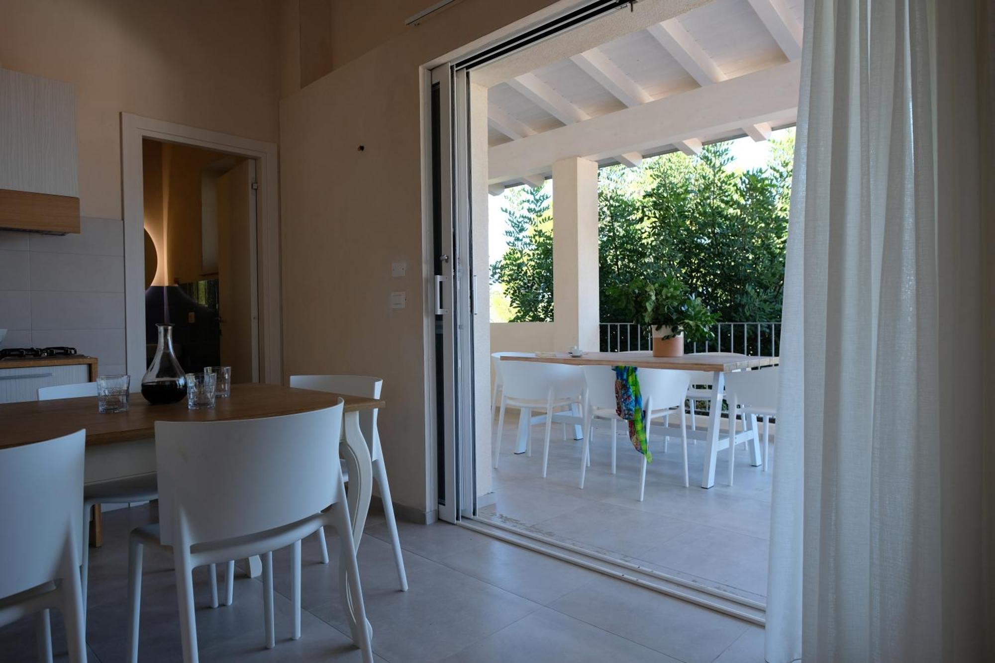 Baia Degli Aranci Suite & Apartments 4*