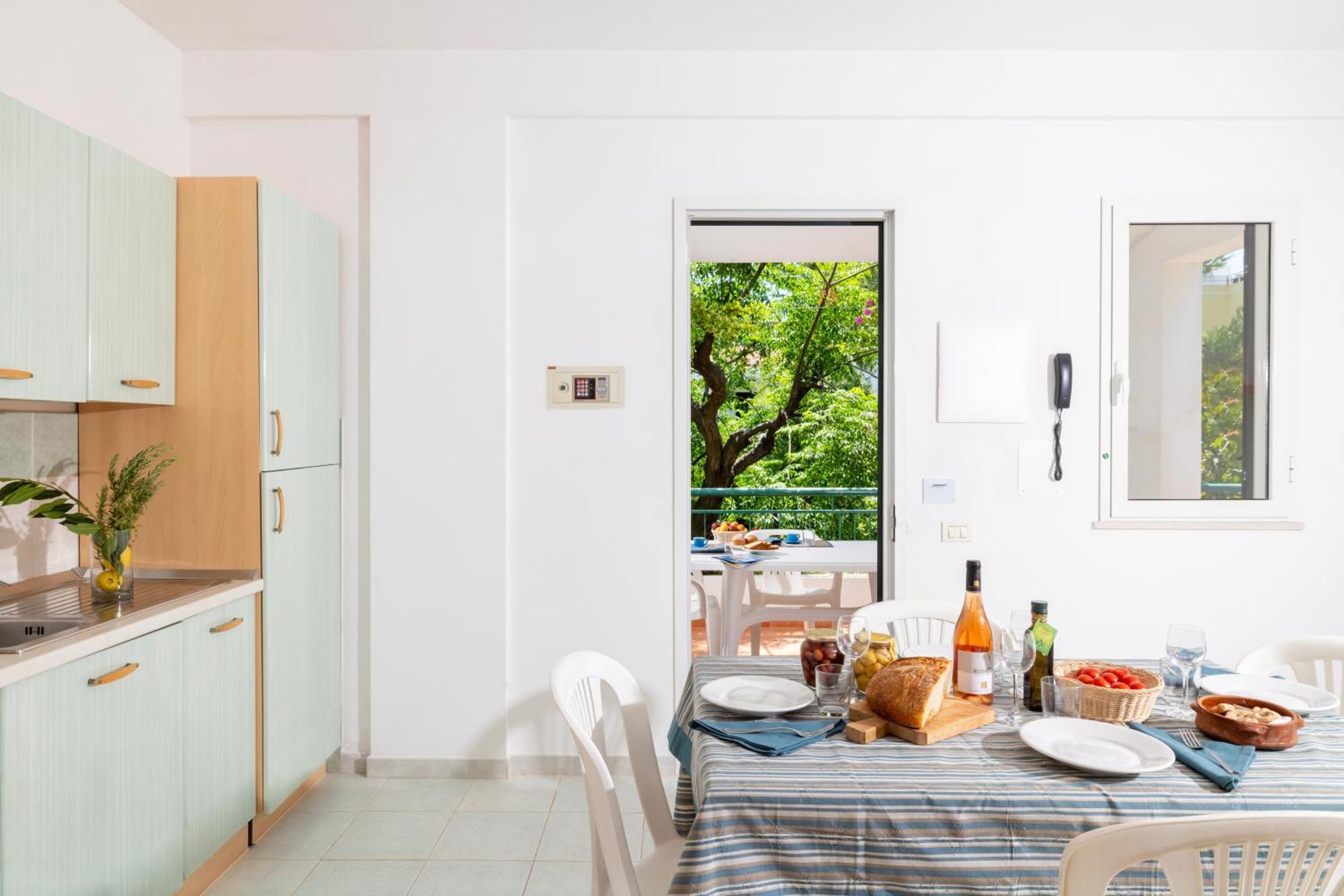 Baia Degli Aranci Suite & Apartments Holiday park