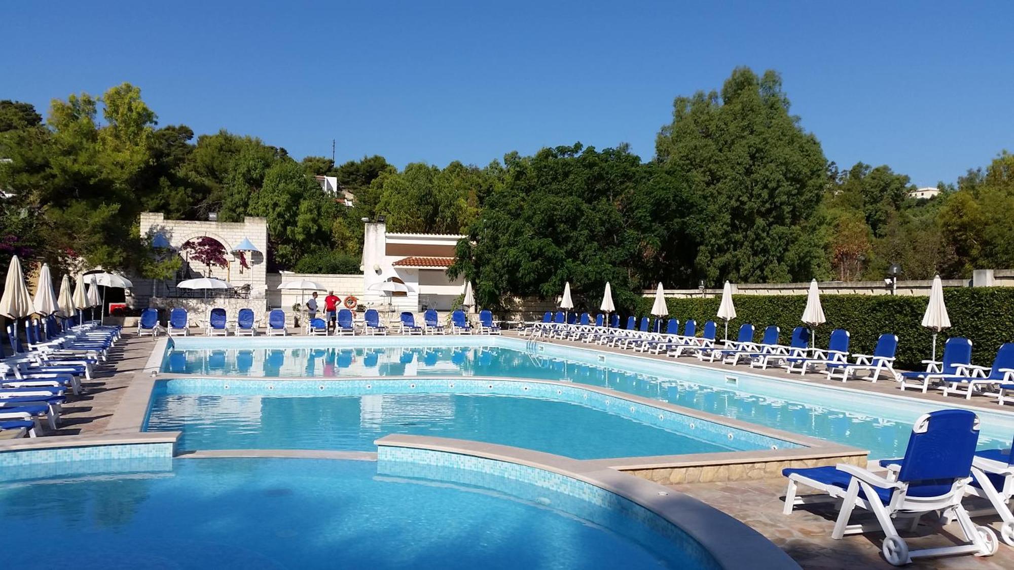 Baia Degli Aranci Suite & Apartments